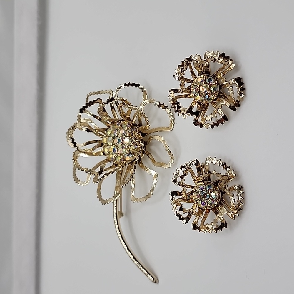 Vintage Sarah Coventry Allusion Brooch and Earring Set - Picture 3 of 10